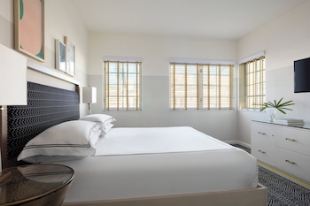 Premium Room, 1 King Bed, City View