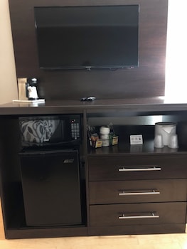 Superior Room, 1 King Bed, Accessible, Non Smoking (Roll-In Shower)