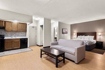 Suite, 1 King Bed, Non Smoking, Kitchenette
