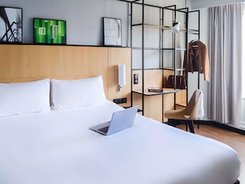 Comfort Room, 1 Double Bed (Eiffel Tower View)