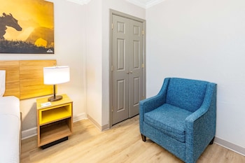 Room, 2 Queen Beds, Non Smoking (Second Floor)