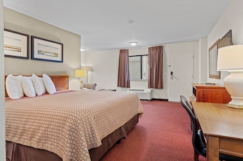 Suite, 1 King Bed, Smoking, Kitchenette