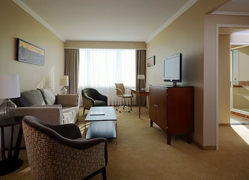 Business Suite, 1 King Bed with Sofa bed, Club Lounge Access
