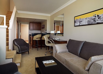 Bi-Level Suite, 1 King Bed with Sofa bed