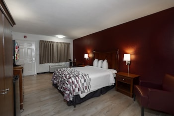Deluxe Room, 1 Queen Bed, Smoking (First Floor)