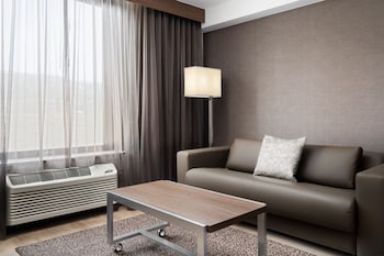 Deluxe Room, Multiple Beds (Hearing Accessible)
