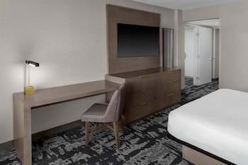 Junior Suite, One King Bed, Non-Smoking