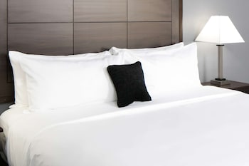 Suite, 1 King Bed with Sofa bed, Accessible, Non Smoking