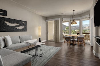 Penthouse Suite Pool or Golf View