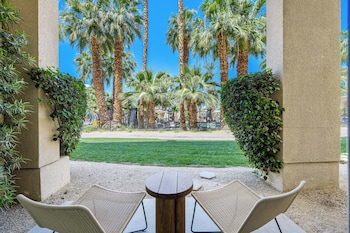 Room, Pool Access (2 King Beds)