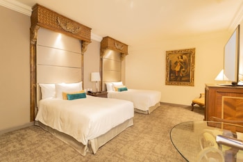 Master Suite Two Beds