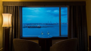 Premium Room, 1 King Bed, Club Lounge Access, Harbor View