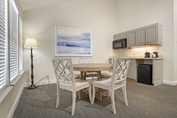 Standard Studio, 1 King Bed, Non Smoking, Kitchenette (Street View)