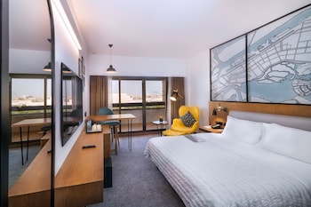 Deluxe Room, 1 King Bed, Resort View (Balcony)