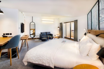 Junior Suite, 1 King Bed, Resort View