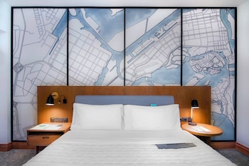 Deluxe Room, 1 King Bed, Resort View (Balcony)