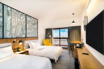 Deluxe Room, 2 Twin Beds, City View