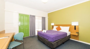 Standard Room, 1 Queen Bed