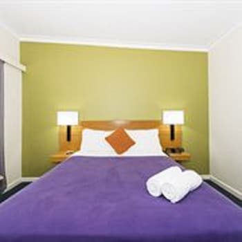 Standard Room, 1 Queen Bed