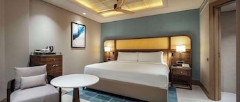 Suite, 1 King Bed, Sea View