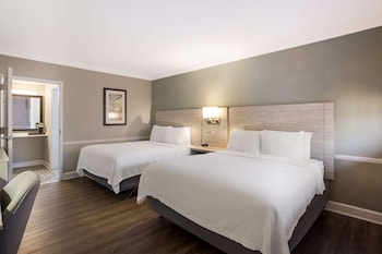 Standard Room, 2 Queen Beds, Accessible, Bathtub