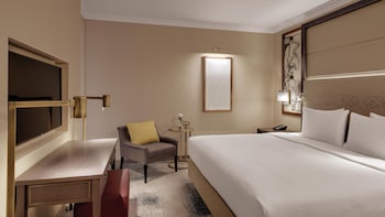 Executive Room, 1 King Bed (Plus)