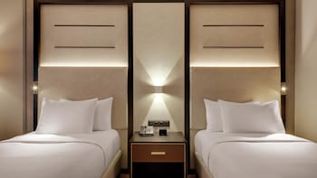 Room, 2 Twin Beds, Courtyard View