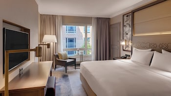 Executive Suite, 1 King Bed, Kitchenette