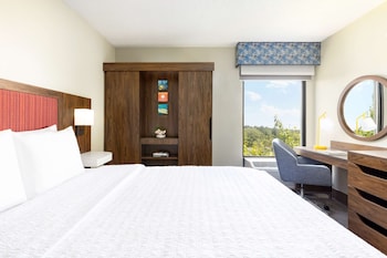 1 Queen Bed Non-Smoking