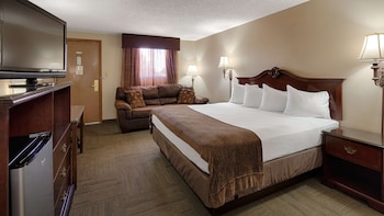 Standard Room, 1 King Bed, Non Smoking, Refrigerator & Microwave
