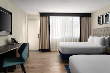 Two Queen Beds, Non-Smoking, Roll In Shower