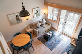 Deluxe Condo, 1 Bedroom (Loft - King, Queen)