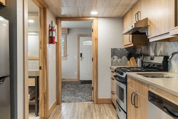 Deluxe Condo, 1 Bedroom (Loft - King, Queen)