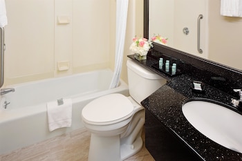 Standard Room, 1 Queen Bed, Non Smoking, Refrigerator & Microwave