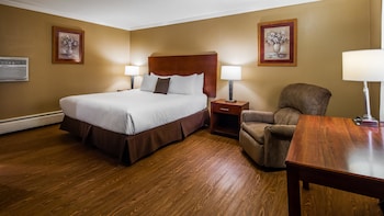 Standard Room, 1 Queen Bed, Non Smoking, Refrigerator & Microwave