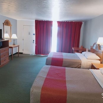 Standard Room, 2 Queen Beds, Non Smoking