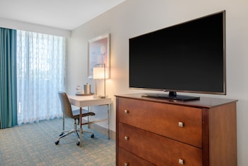 Standard Room, 2 Queen Beds, Pool View