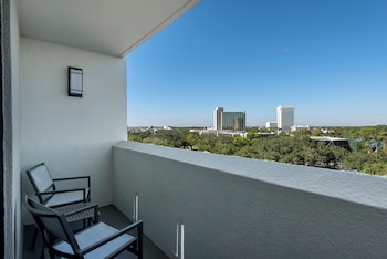 Premium Room, 1 King Bed (Disney Fireworks View)