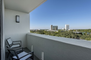Premium Room, 1 King Bed (Disney Fireworks View)