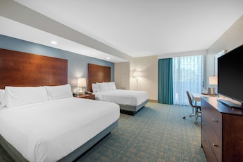Standard Room, 2 Queen Beds, Pool View