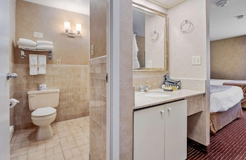 Standard Room, 2 Queen Beds, Non Smoking, Refrigerator