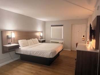 Standard Room, 1 King Bed, Non Smoking