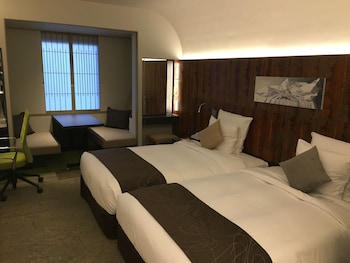 Standard Room, 2 Twin Beds (Stocked Minibar)