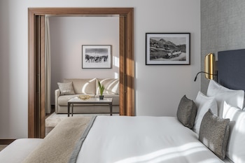 Junior Suite, 1 King Bed, Mountain View (Premier Junior Suite)