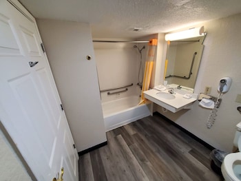 Room, 2 Queen Beds, Bathtub Grab Bars, Non Smoking (Mobility/Hearing Accessible)