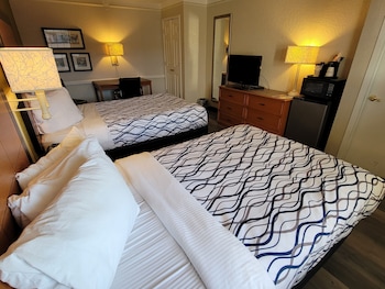Room, 2 Queen Beds, Non Smoking