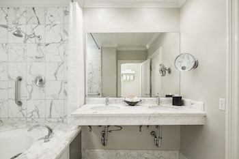 Luxury Two Queens Studio