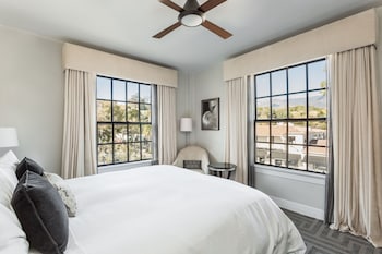 Standard Room, 1 King Bed, Mountain View