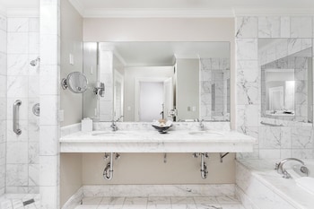 Luxury King Suite Deluxe