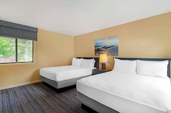 Suite, 2 Queen Beds, Non Smoking, Kitchen (2nd Floor;with Sofabed)